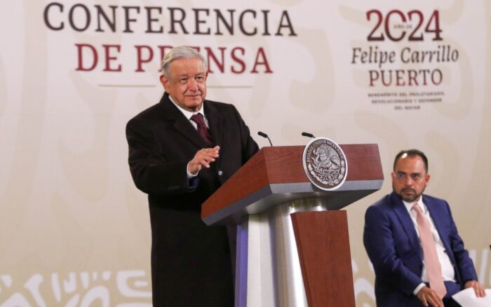 AMLO admite hackeo a sistema de información presidencial: Se filtran datos de 300 periodistas