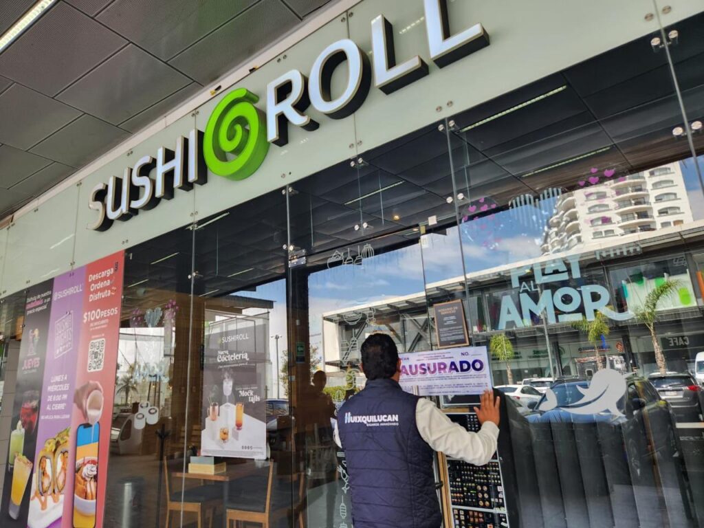 Mujer denuncia haber sido drogada en Sushi Roll, clausuraron la sucursal