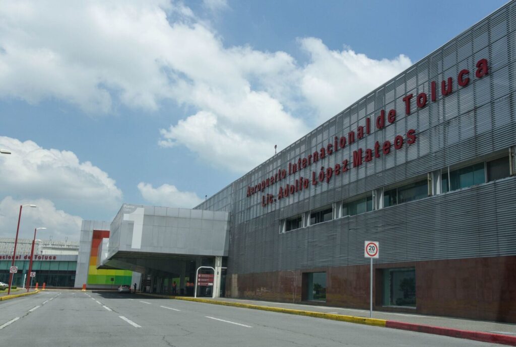 AMLO busca que el gobierno adquiera el aeropuerto de Toluca