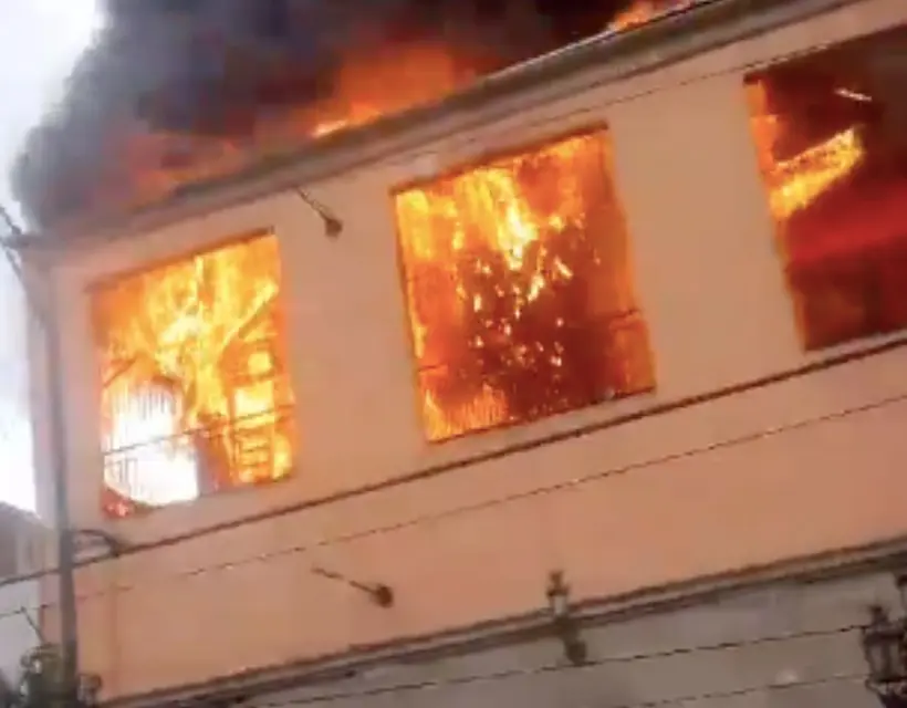 Restaurante "Enrique" se incendia en Insurgentes