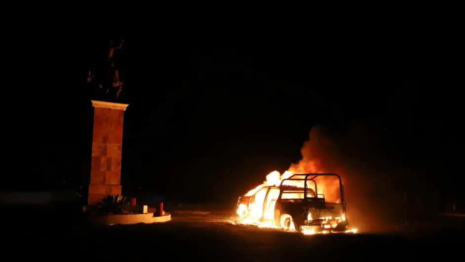 Roban y queman camionetas de la Guardia Nacional en Guerrero