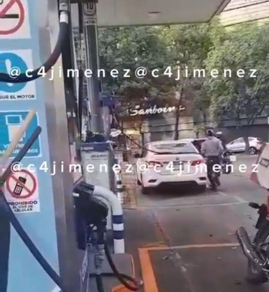 Roban 300 mil dólares a familia en gasolinera de la CDMX