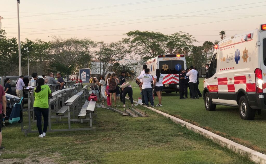Se desploman gradas durante partido de futbol en Yucatán