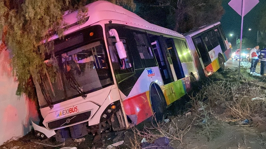 Choca Mexibús en el EDOMEX, deja 6 lesionados