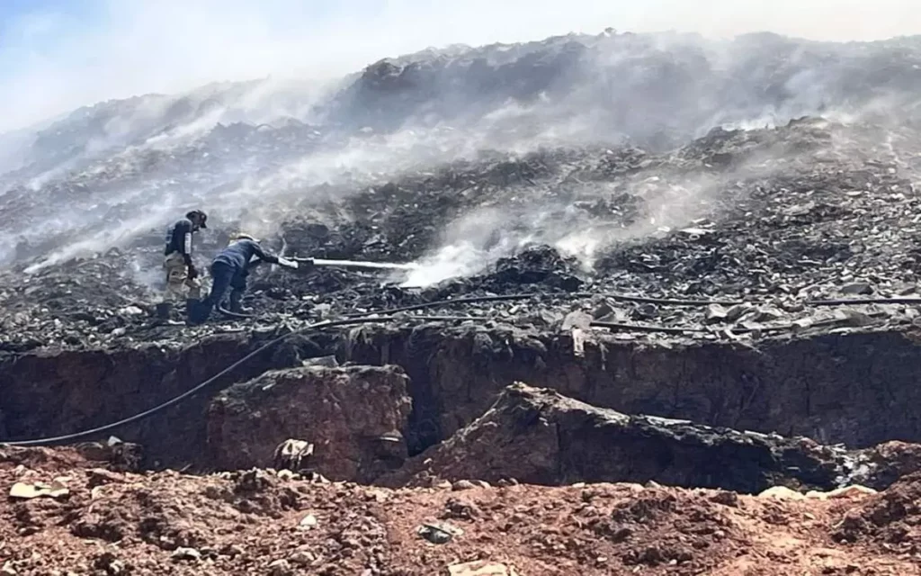 Incendio en basurero provoca quinto día de clases en línea en Nayarit