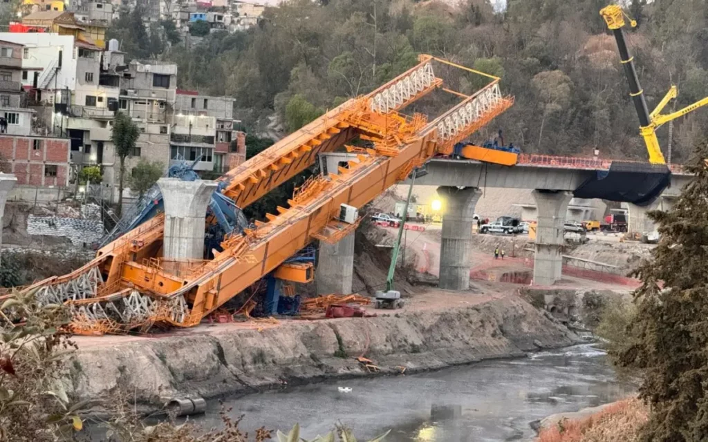 Se desploma estructura del Tren Interurbano en la CDMX