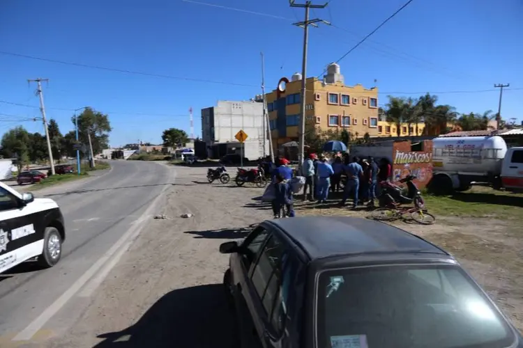 Hallan cuerpo sin vida encobijado en los límites de Villa Alta y San Mateo Tepetitla