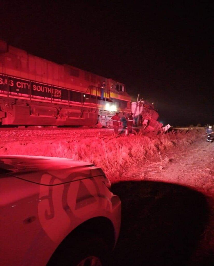 Choque entre tráiler y tractocamión en Calpulalpan deja un herido