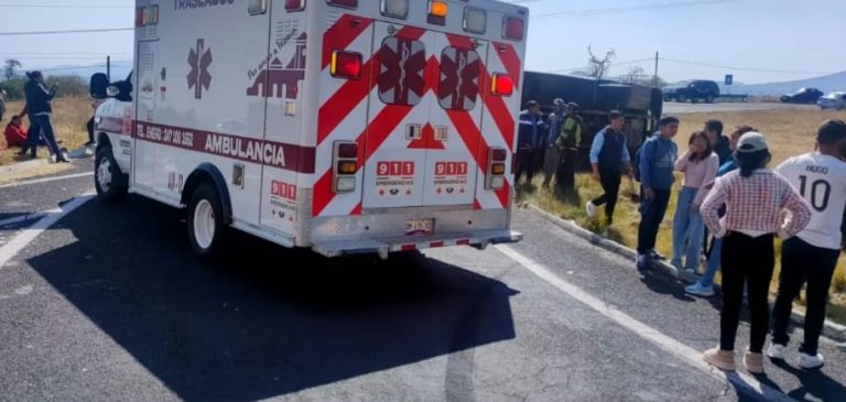 Cuatro heridos de gravedad deja choque en Ixtenco