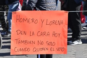 Rechazan padres de familia cambio de sede de la Emiliano Zapata, cierran vialidades