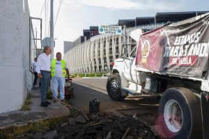 Verifica Pepe Chedraui trabajos de bacheo para mejorar la movilidad en la capital