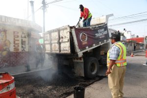 Gobierno de Pepe Chedraui da seguimiento a labores de bacheo en El Patrimonio