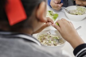 Reafirma Pepe Chedraui apoyo a escuelas con nuevos desayunadores escolares