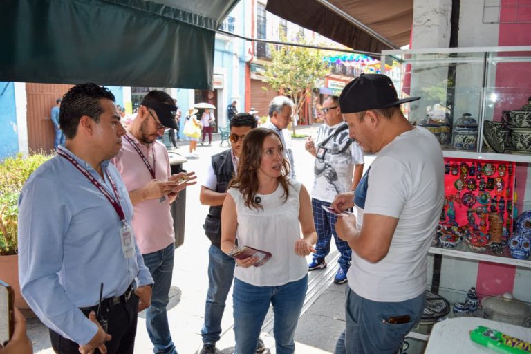 Gobierno de la Ciudad fortalece el cuidado del espacio público con acercamiento a locatarios de la Calle de los Dulces