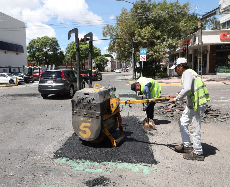 Gobierno de Pepe Chedraui refuerza acciones de bacheo en favor de las y los poblanos