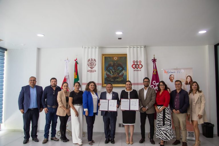 Firma Ayuntamiento de Apizaco convenio con REDMUN para impulsar el desarrollo económico de las mujeres