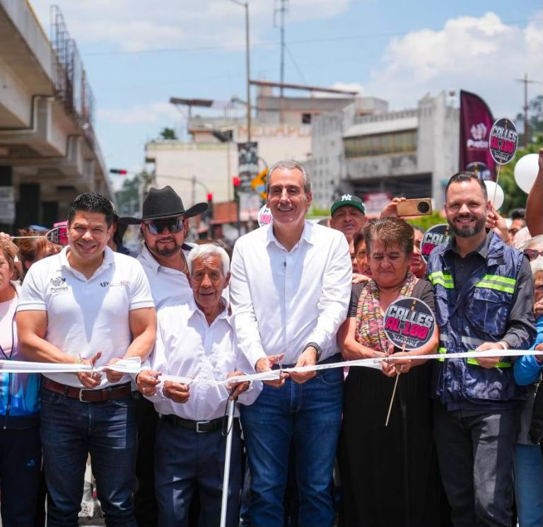 Con el Tren Capitalino de Pavimentación, Pepe Chedraui rehabilita las laterales del bulevar Xonacatepec