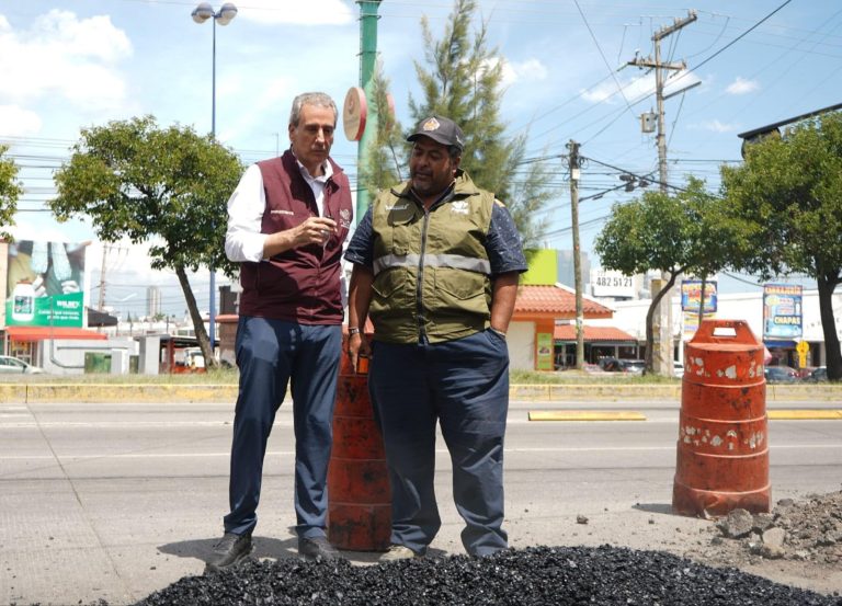 Avanza Pepe Chedraui con acciones de bacheo en calles de Los Pinos Mayorazgo