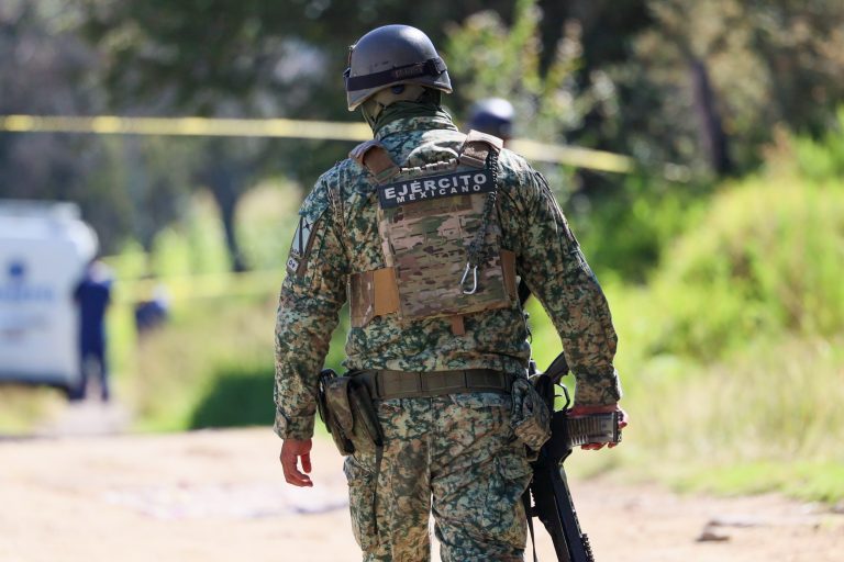 Hallan cuerpo presuntamente encobijado en terrenos de labor de Tenancingo