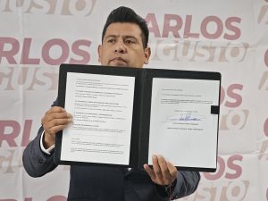 Firma Carlos Augusto diez compromisos con Tlaxcala