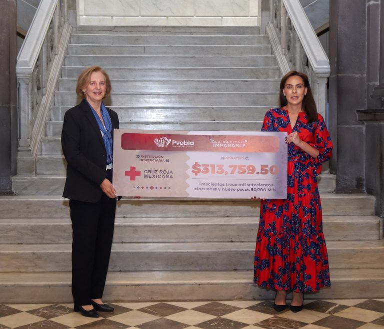Entregan Pepe Chedraui y MariElise Budib donativo a Cruz Roja por colecta anual
