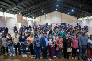 Entrega Javier Rivera tinacos para 59 familias de Apizaco