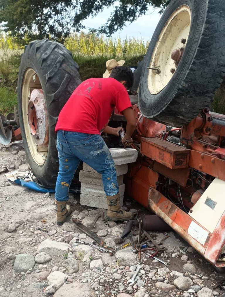 Autobús de Futura se va a la cuneta sobre la carretera Apizaco – Tlaxcala 🚌⚠️