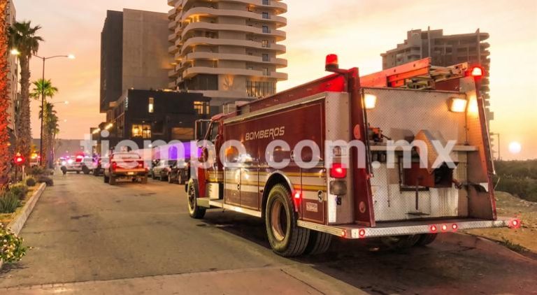 Rescataron a 4 personas de elevador de Torre Quórum en D1