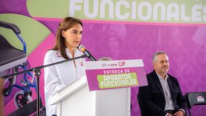MariElise Budib entrega 60 aparatos funcionales y auditivos como parte de las acciones de inclusión del SMDIF
