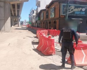 Roban equipo topográfico en obra vial en Chiautempan