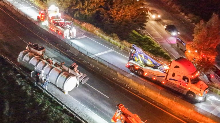 Vuelca pipa con 32 mil litros de gasolina en libramiento Huamantla-Apizaco