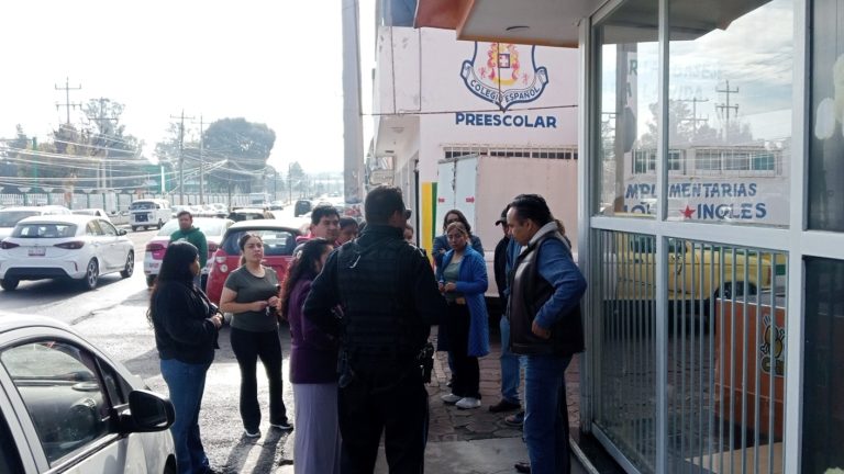 Balean a masculino frente al Colegio Español en Tzompantepec